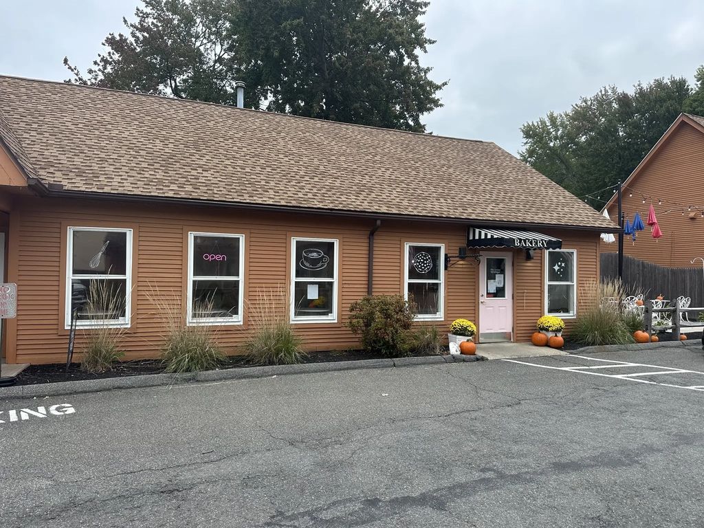 33 Harkness Ave, East Longmeadow