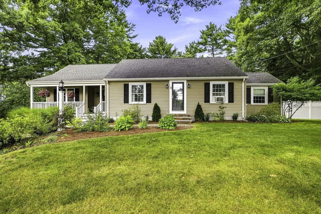 8 Mellen St, Hopedale