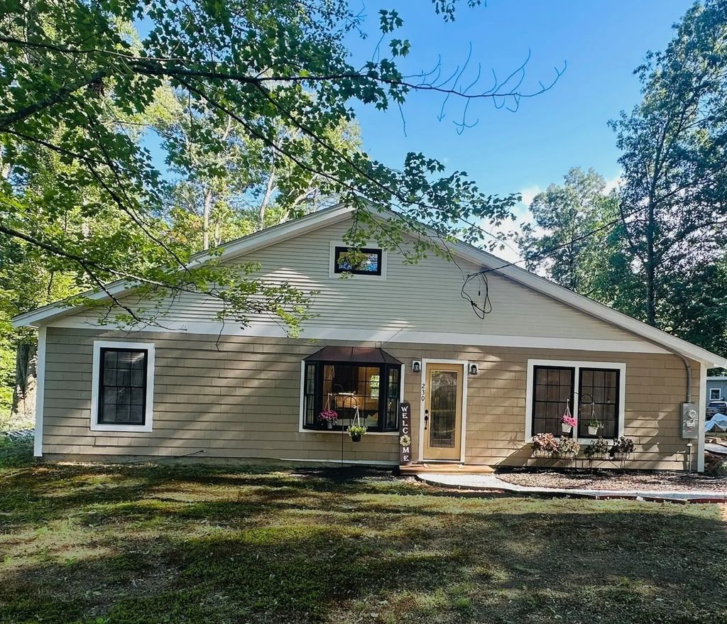 230 S Row Rd, Lunenburg