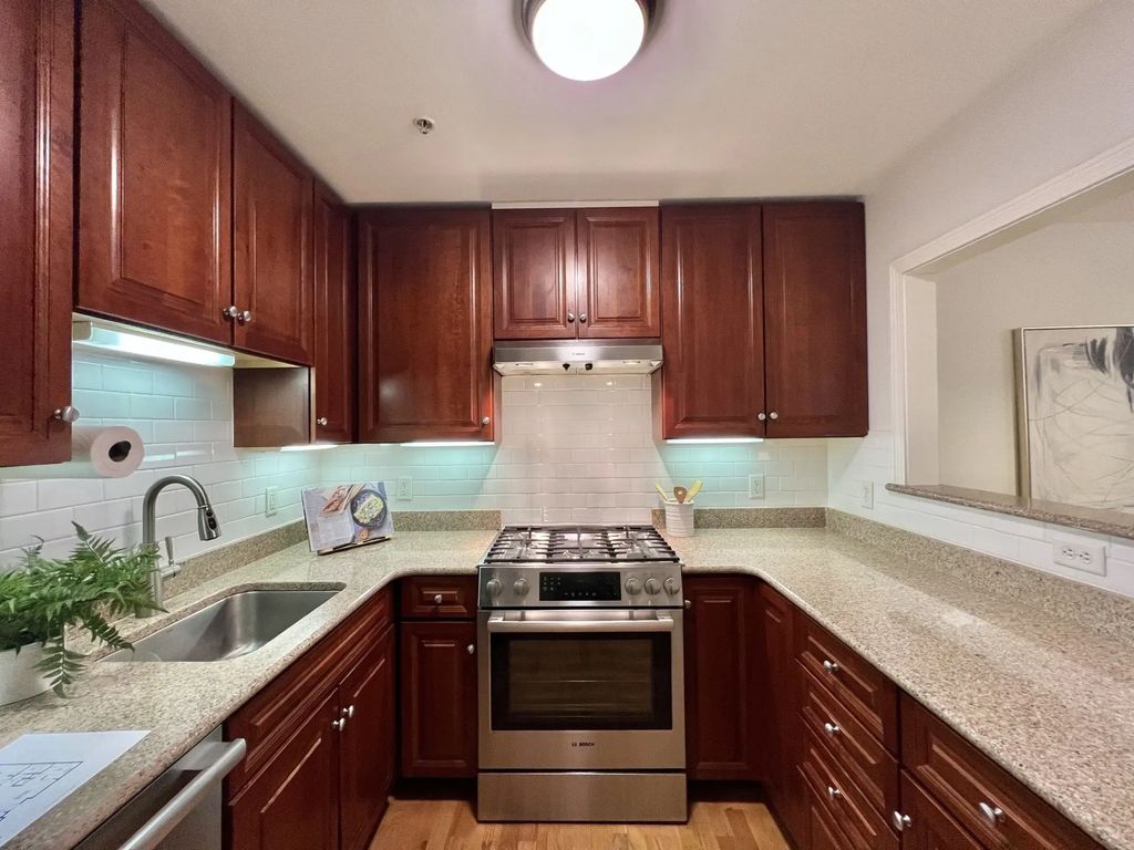 318 Rindge Ave #103, Cambridge