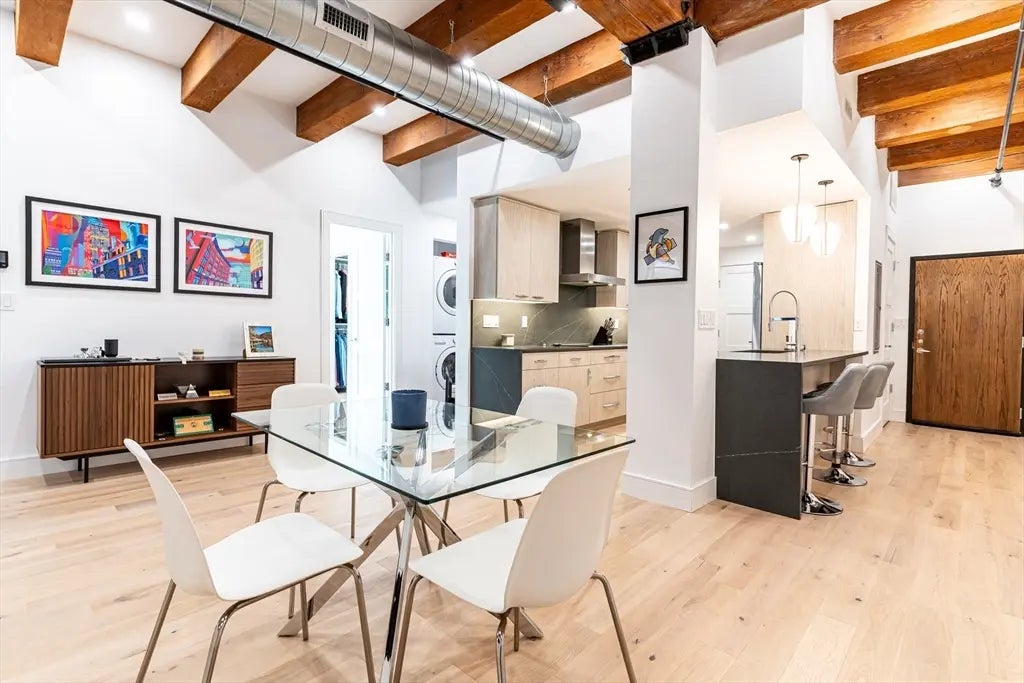 33 Sleeper #409, Boston