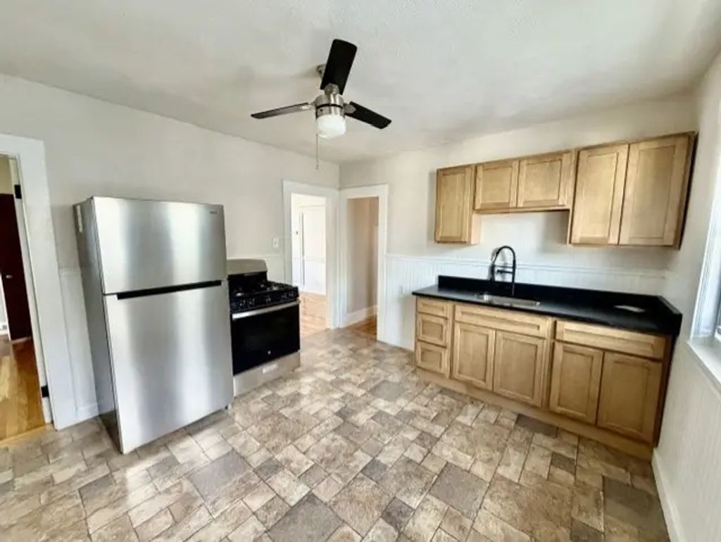 272 Willis Ave #272, Medford