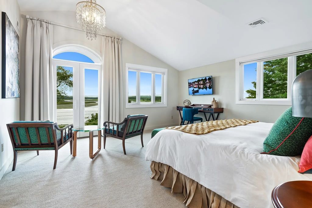 88 Little Neck Road, Ipswich