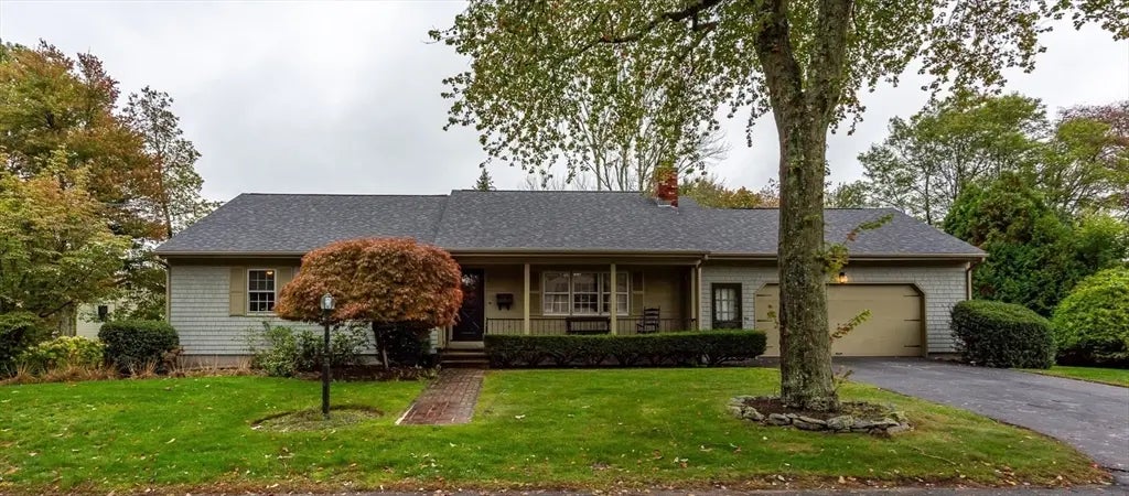 84 Thomas Dr, Somerset