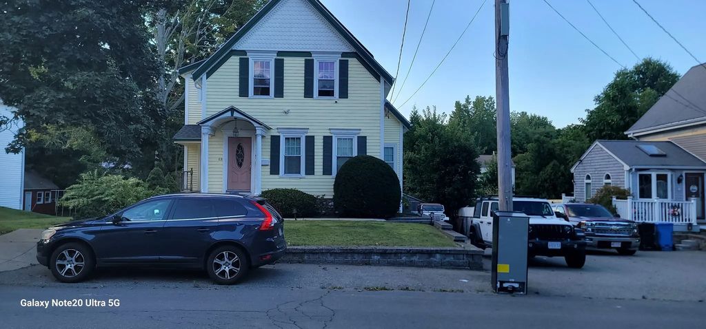 68 Jenkins Ave, Whitman
