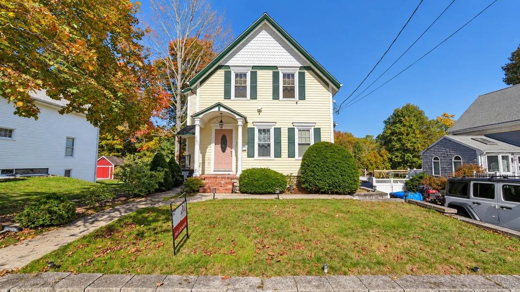 68 Jenkins Ave, Whitman