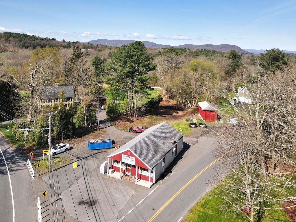 460 Amherst Rd, South Hadley