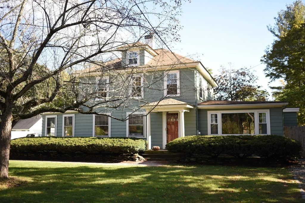 198 Concord Rd, Bedford