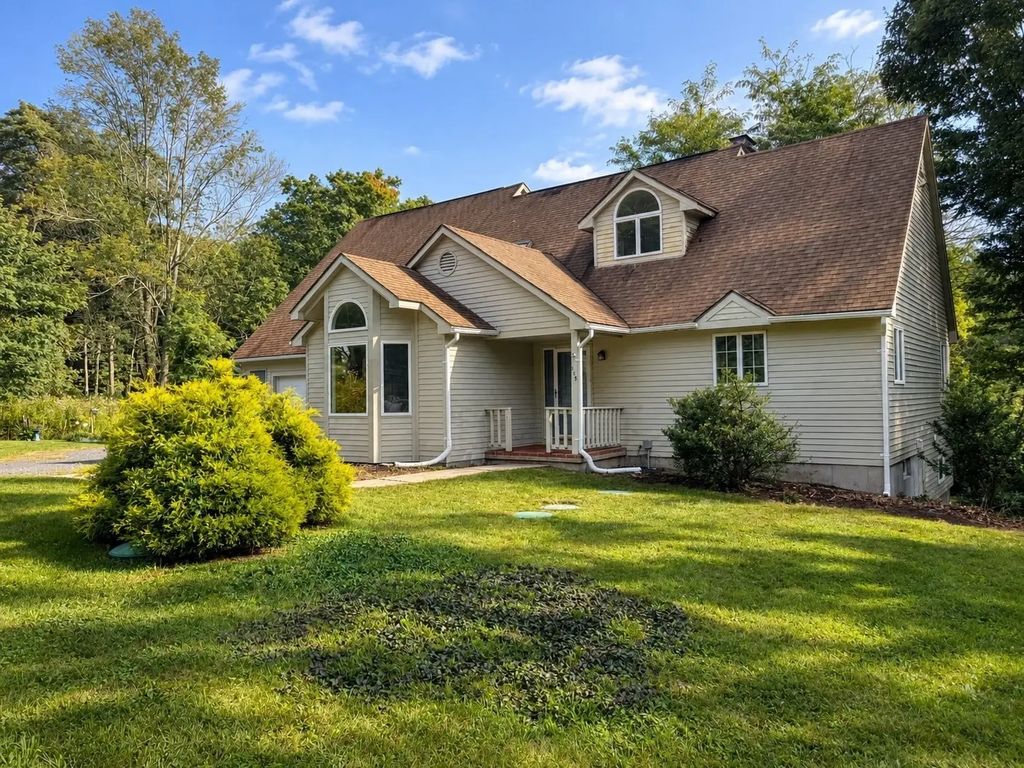 105 North Valley Rd, Pelham