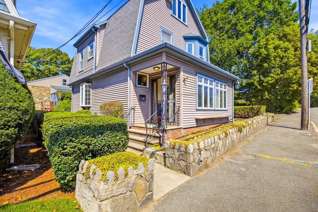 262 Essex St, Swampscott
