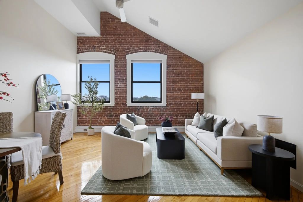 94 Newbury Ave #402, Quincy