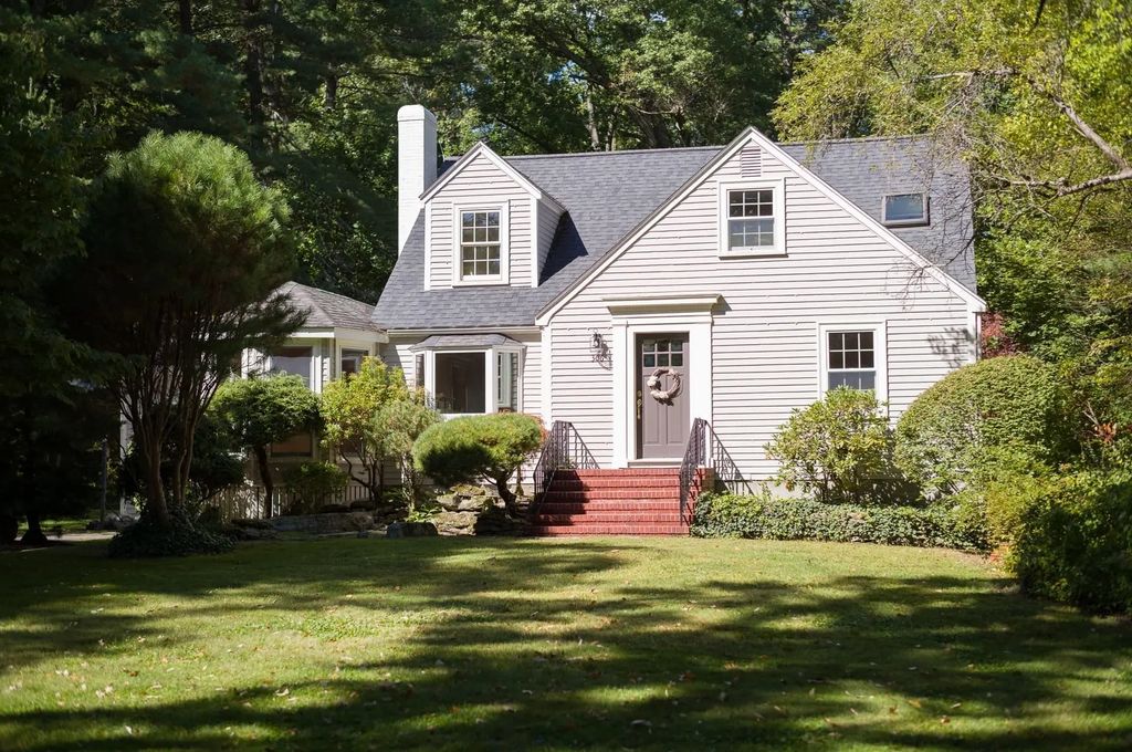 306 Merriam Street, Weston