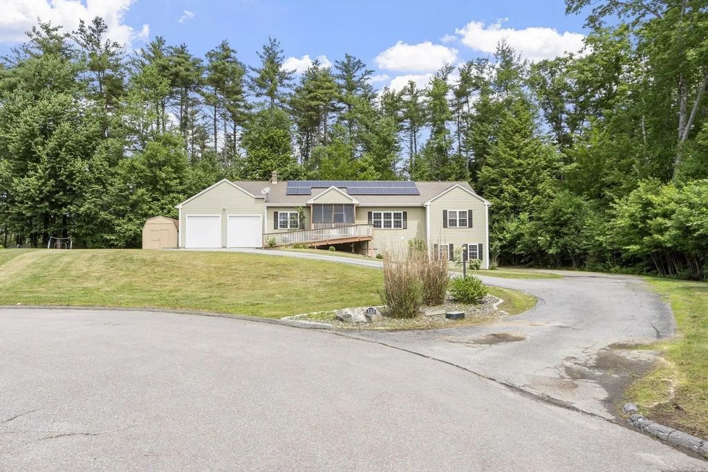 123 Laitinen Dr, Gardner