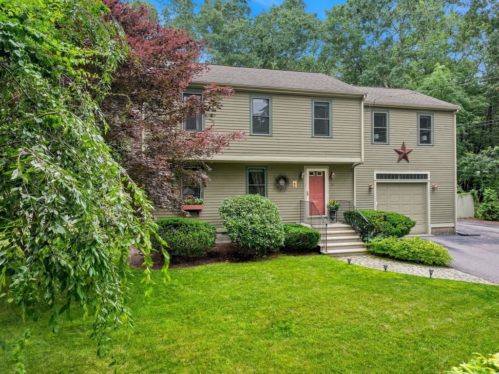 36 Bartlett Street, Pembroke