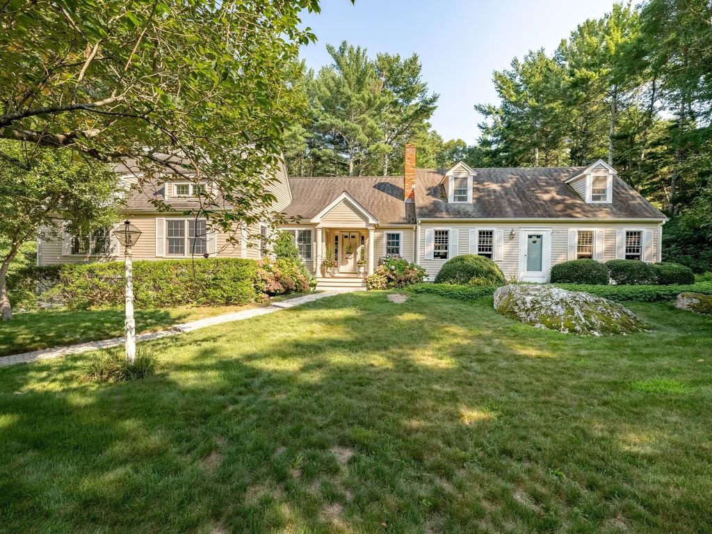 14 Copper Beech Dr, Kingston