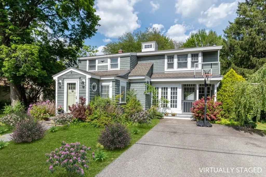6 Willow Street, Wellesley