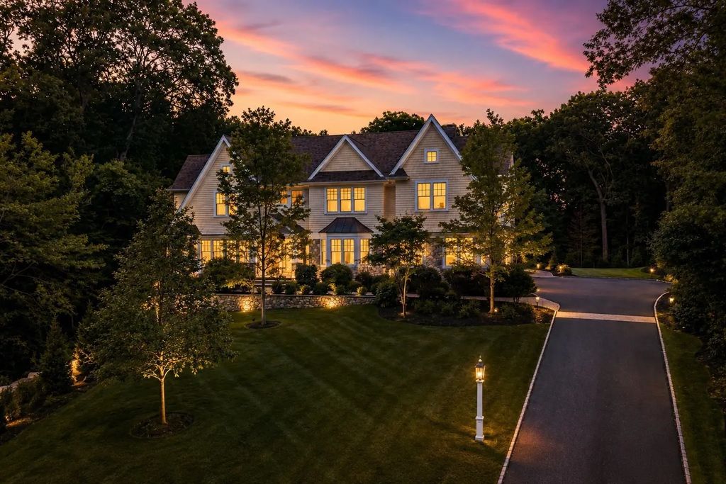 25 Holly Cir, Weston