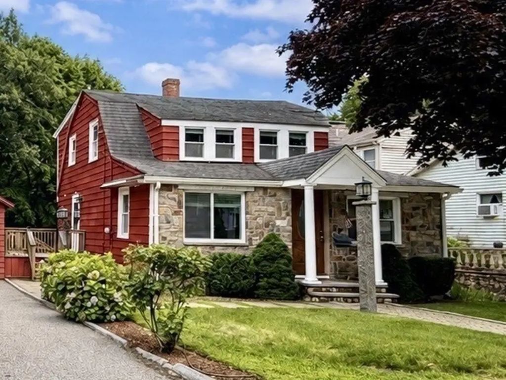 33 Volusia Rd, Hingham