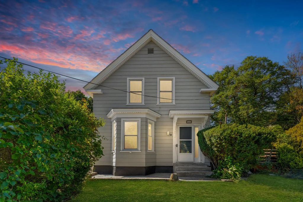 84 Hampson St, Dracut