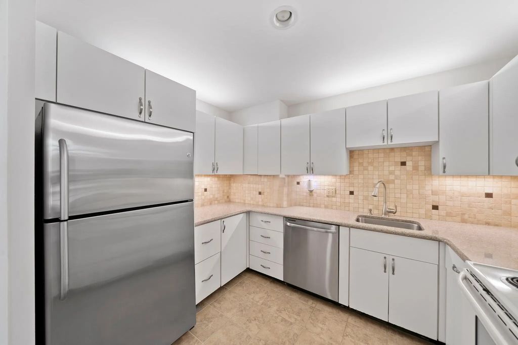 100 Parks St #27, Duxbury