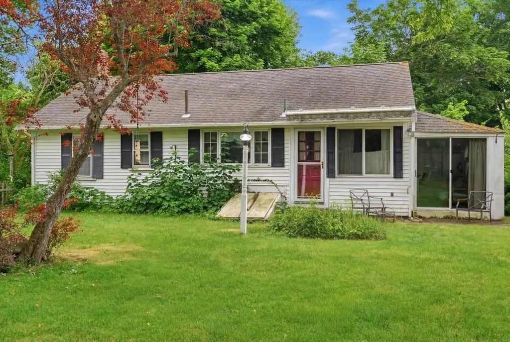 127 Pine Ave, Barnstable