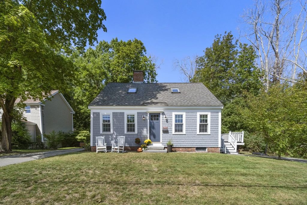 35 Smith Pl, Cohasset