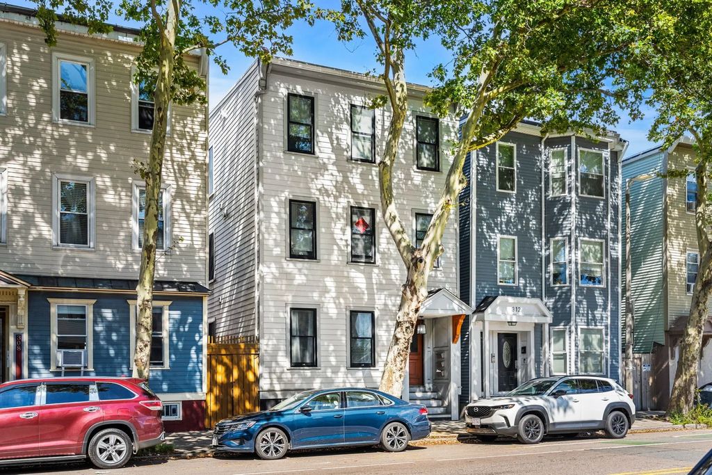 310 Chelsea St, Boston