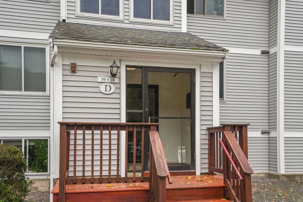 330 Sunderland Rd #22, Worcester