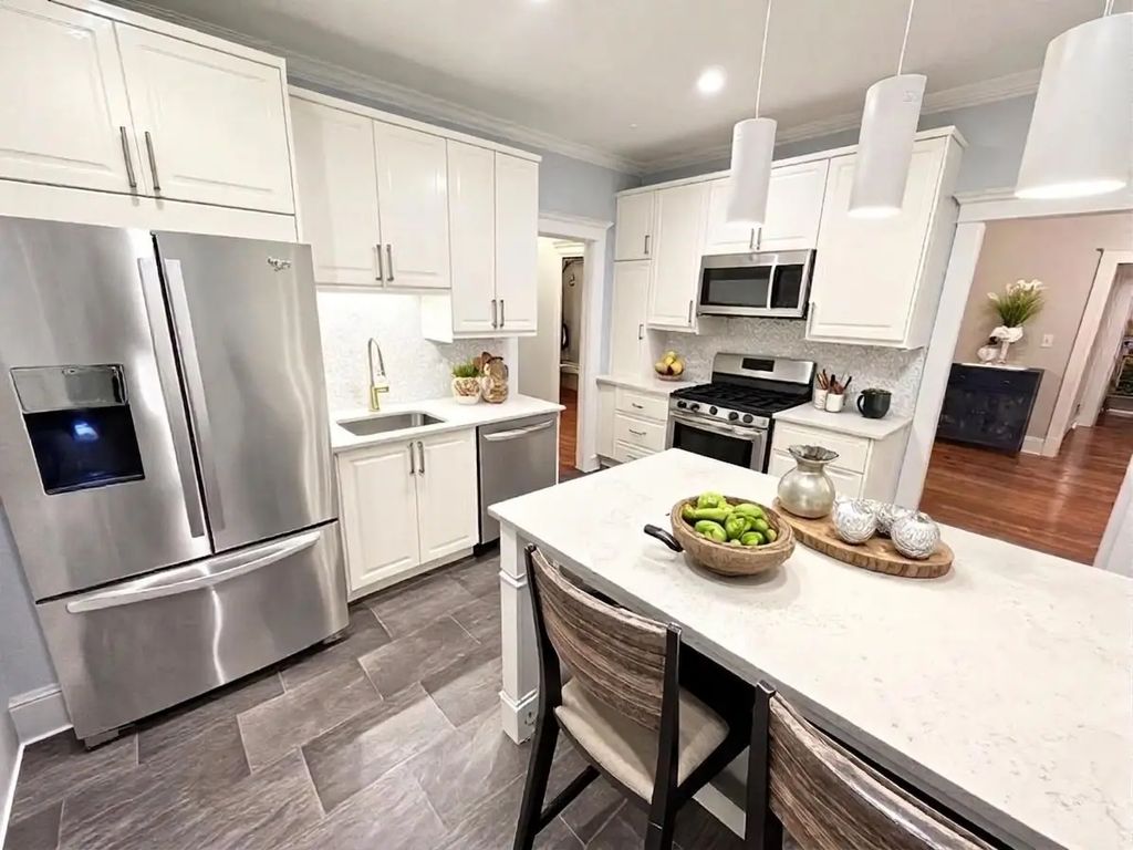 50 Bowdoin St #3, Boston