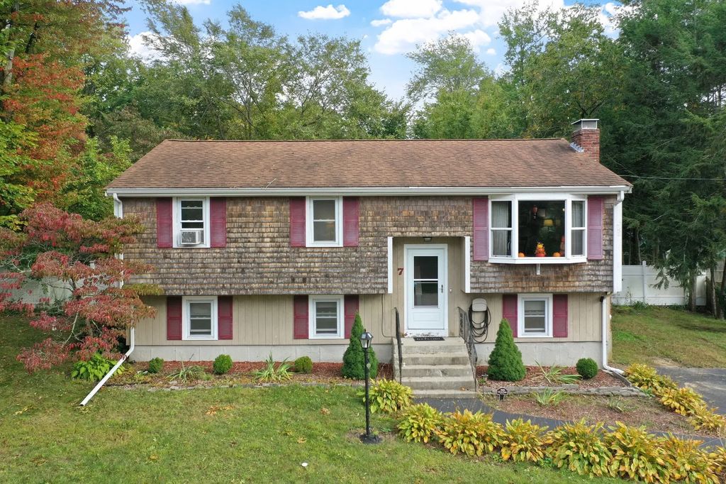 7 N Lakeview Rd, Norton