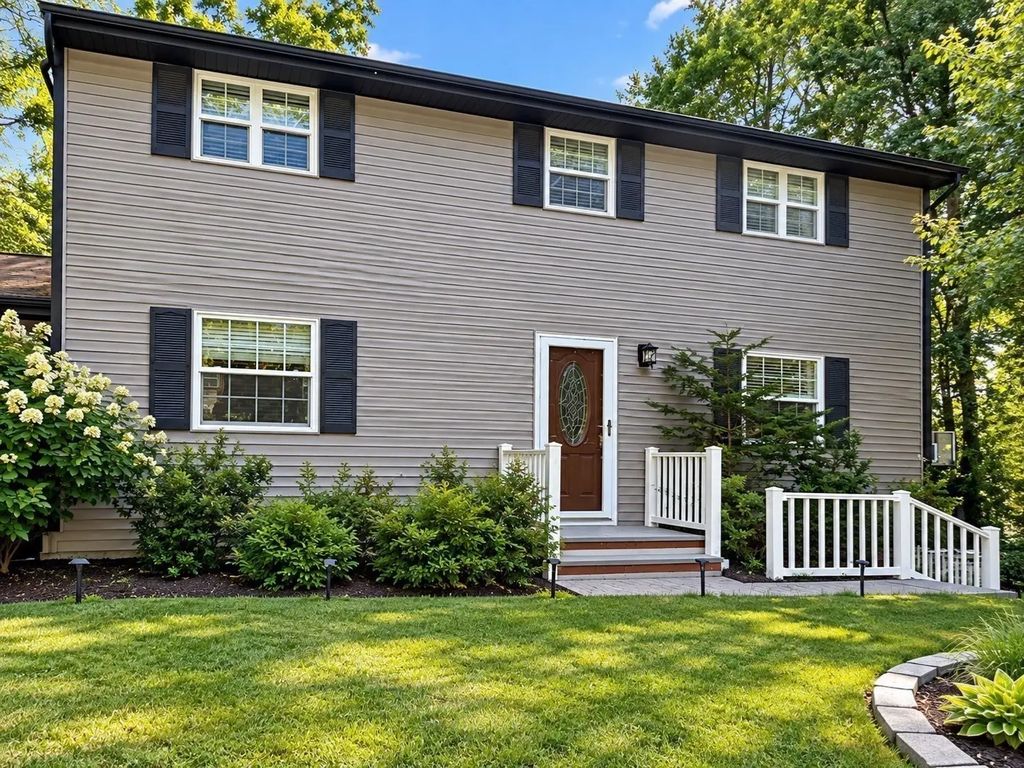 19 Condor Rd., Sharon