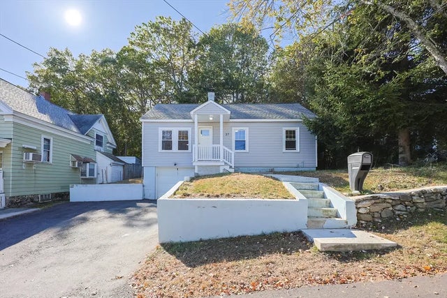 37 Maplewood Ave, Methuen