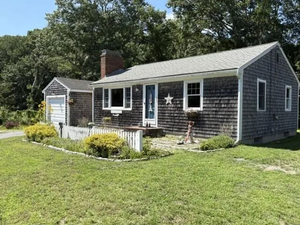 555 Shootflying Hill Rd, Barnstable