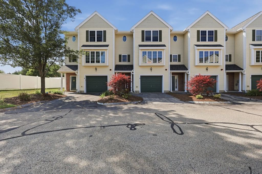 28 Groveland Commons Way #28, Groveland