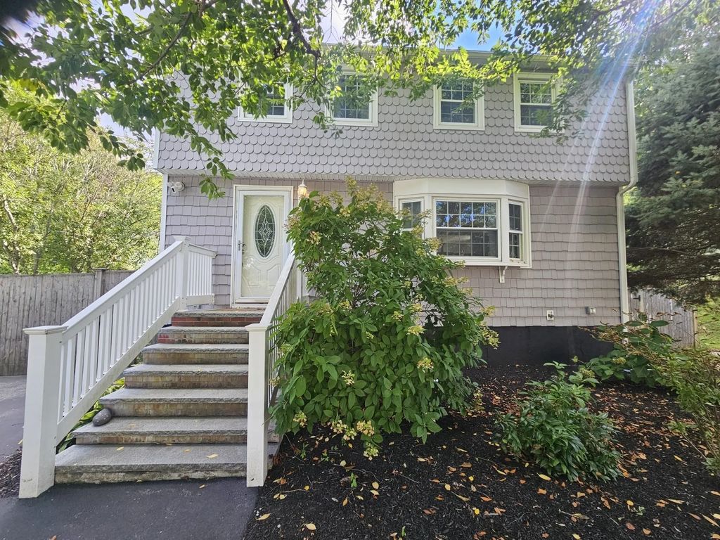 30 Pratt St, Tewksbury
