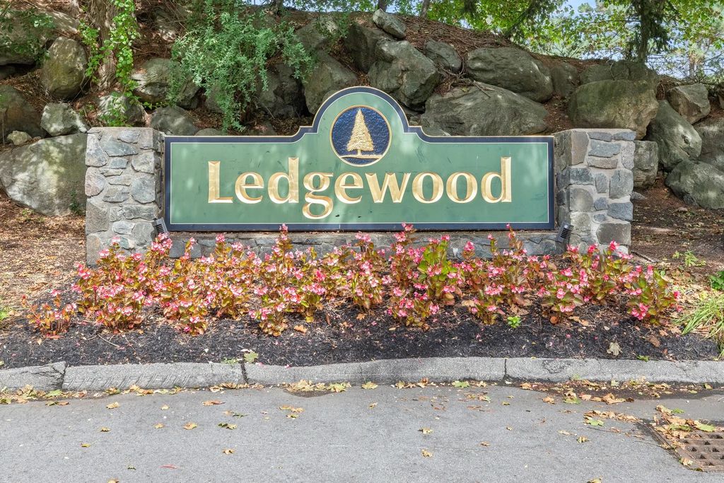4 Ledgewood Way #21, Peabody