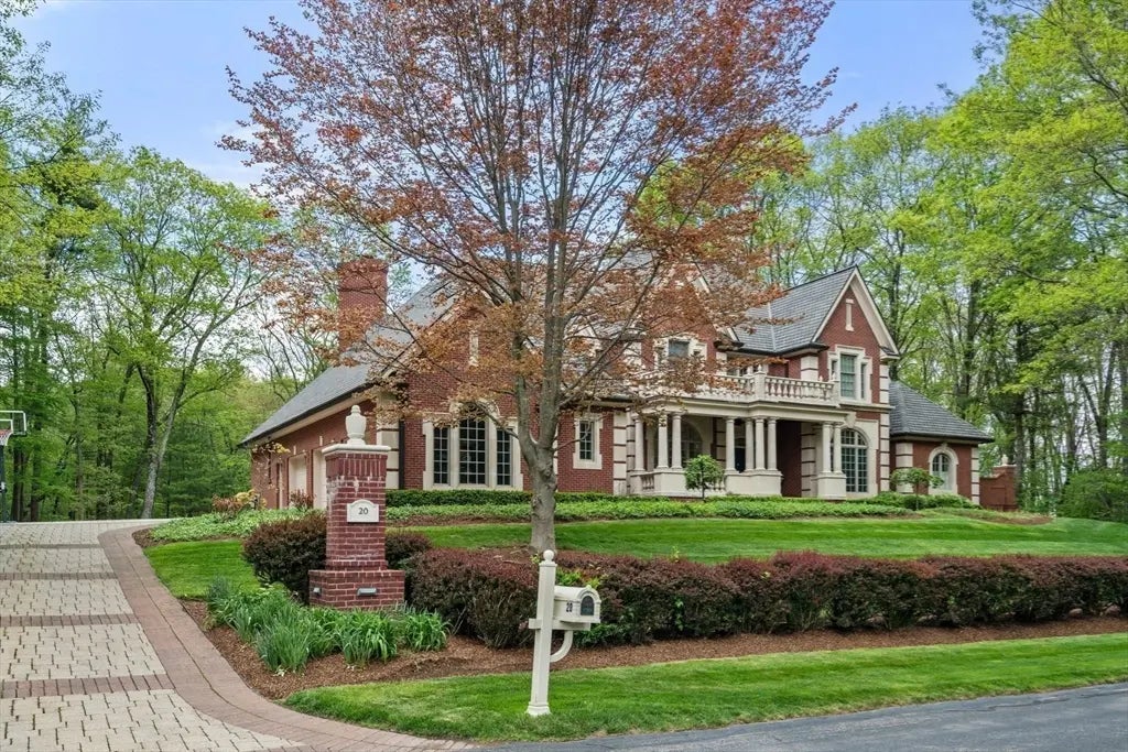 20 Flint Rd, Concord