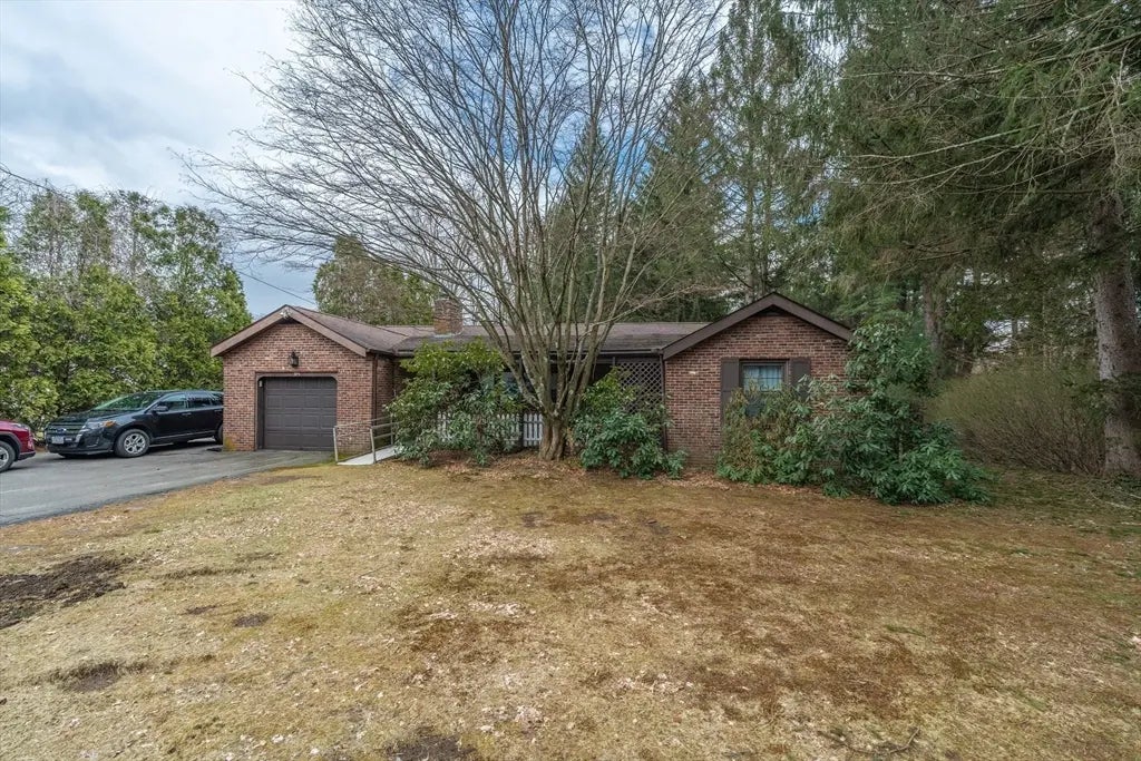 399 Elm St, East Longmeadow