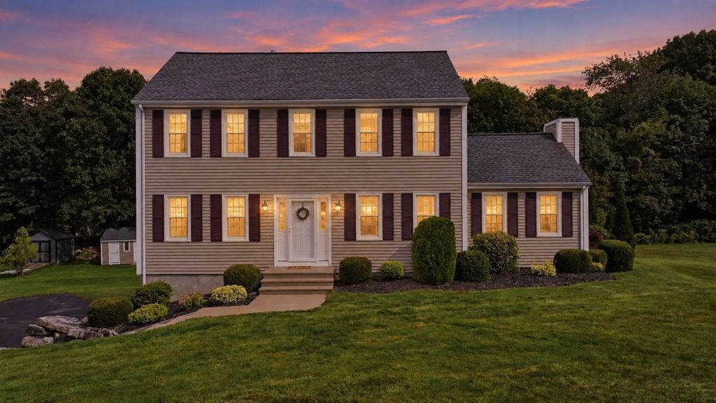 16 Cedar Hill Rd, Sutton