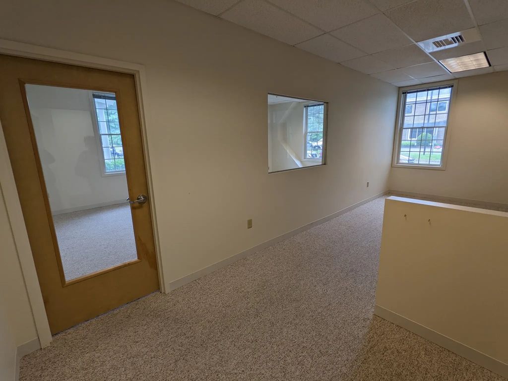 3 Lan Dr #103, Westford