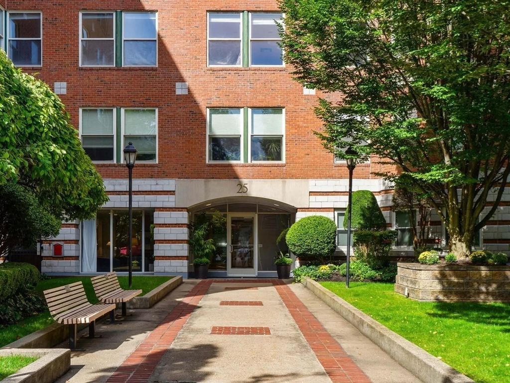 25 Marion St #27, Brookline