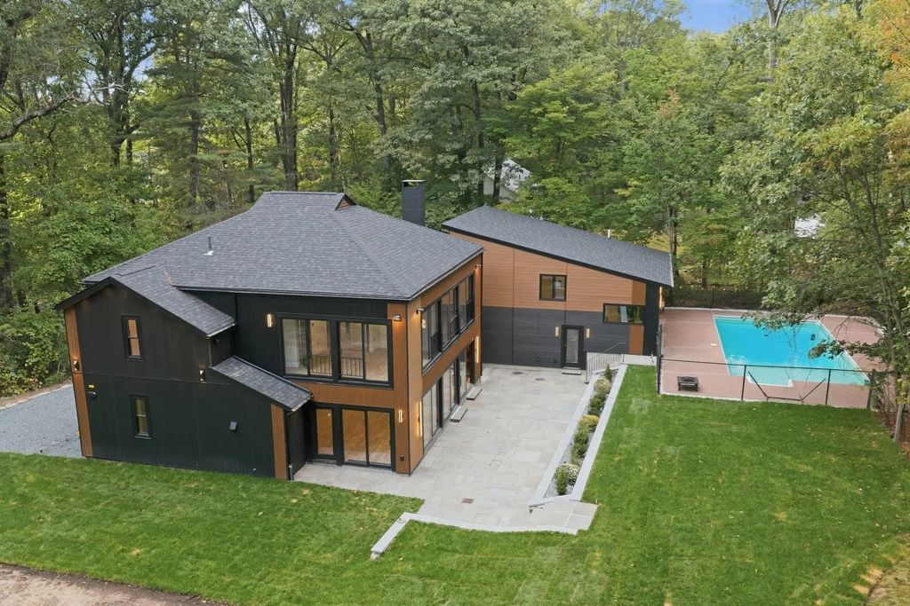 641 Grove St, Framingham