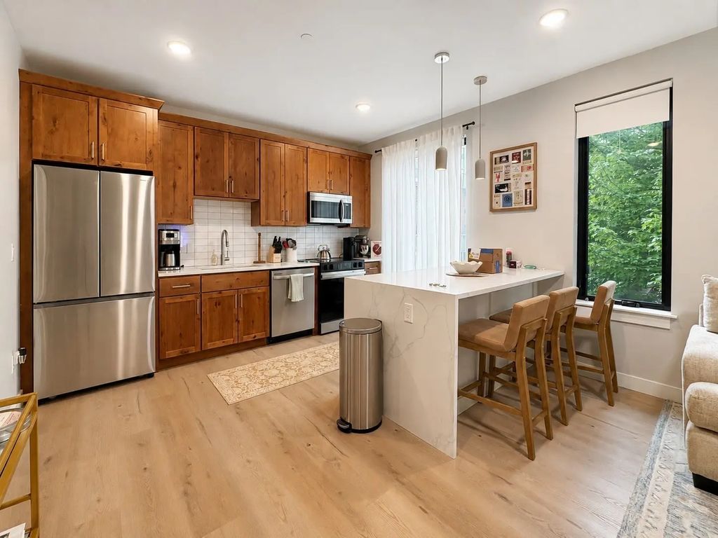 400 West Broadway #308, Boston