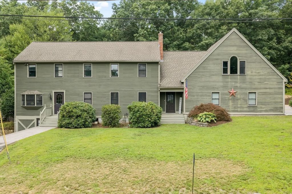 2 Nashoba Trl, Littleton