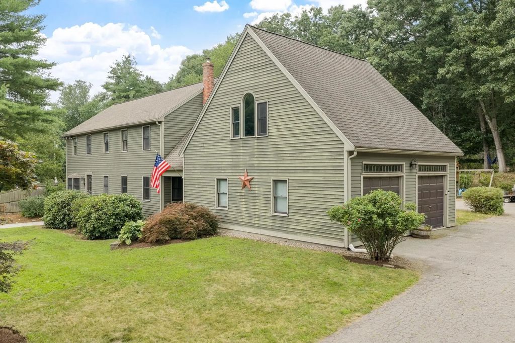 2 Nashoba Trl, Littleton