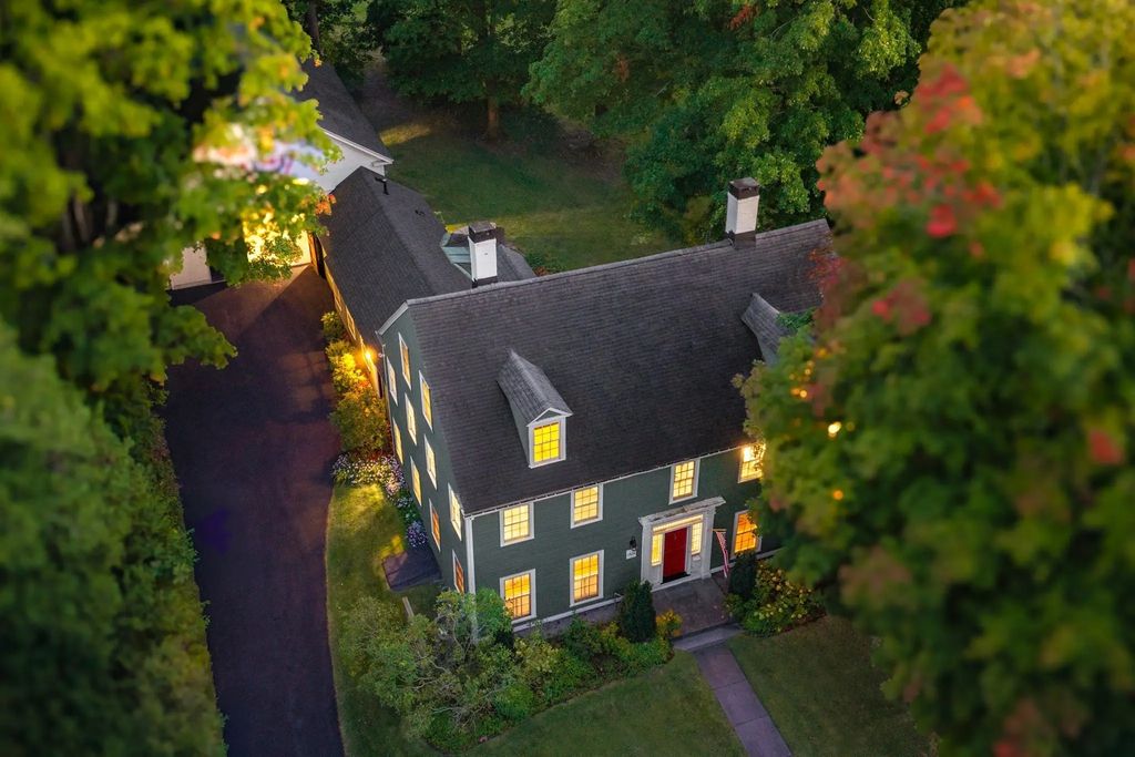 44 Andover St, North Andover
