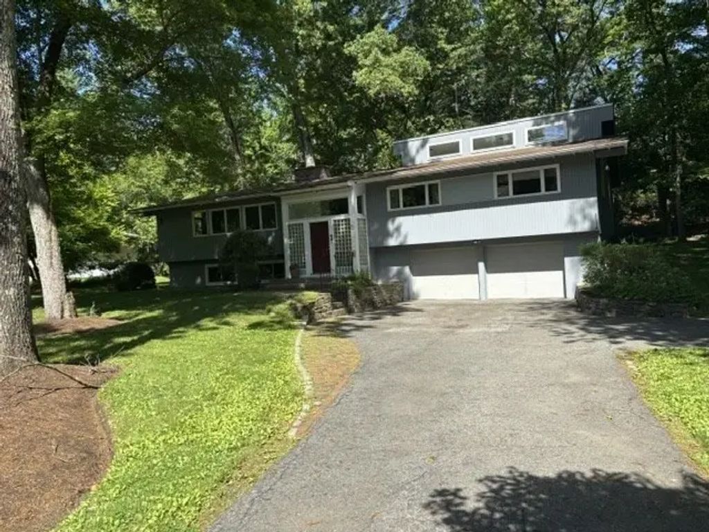 1 Holiday Road, Wayland