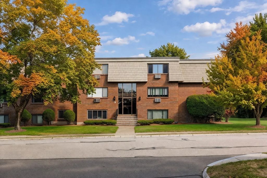 12 Hallmark Gdns #2, Burlington