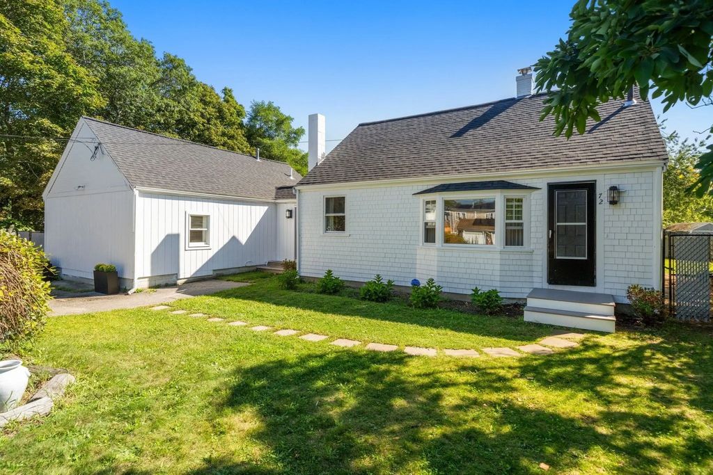 72 Grove St, Barnstable