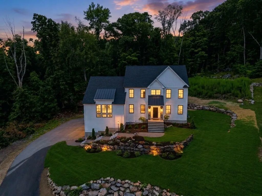 15 Tuscan Ct, Cumberland